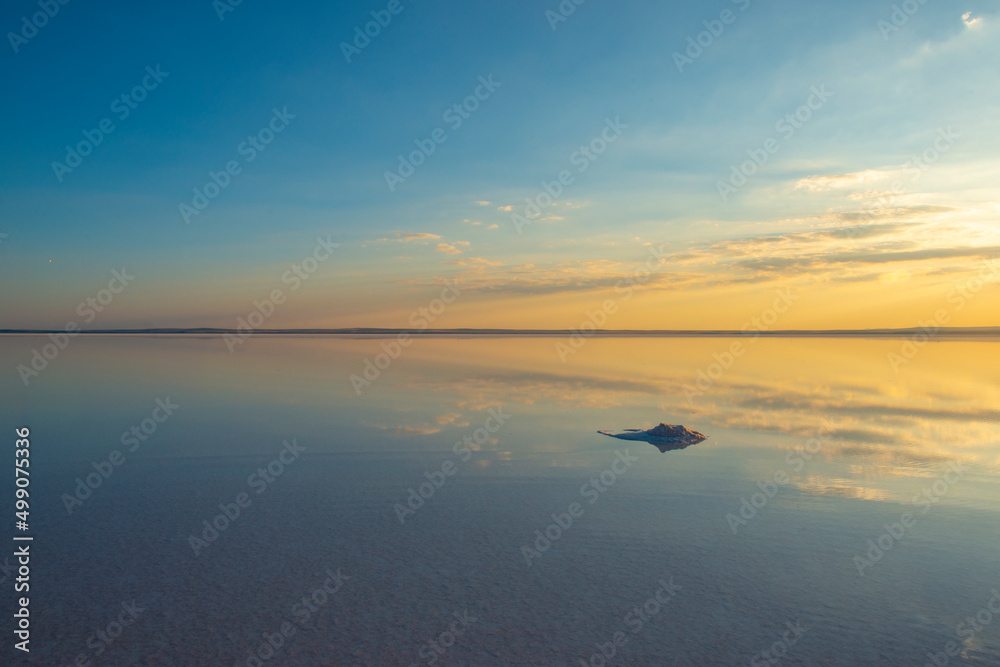 Obraz premium Salt lake in Turkey. Great view from the salt lake at sunset in the evening.