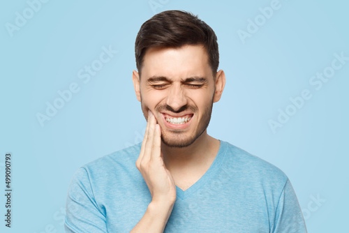 Fotografía Man touching his face and closing eyes with expression of horrible suffer from a