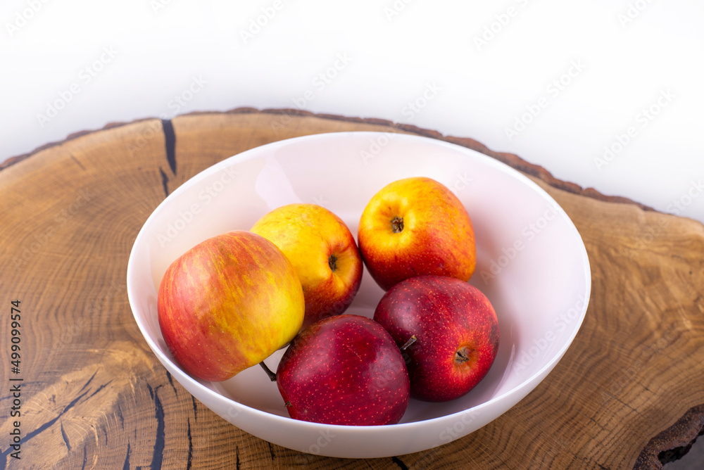 Red apples. Apples in a plate on a wooden table. Fruits Red apples. Apples in a plate on a wooden table. Fruits