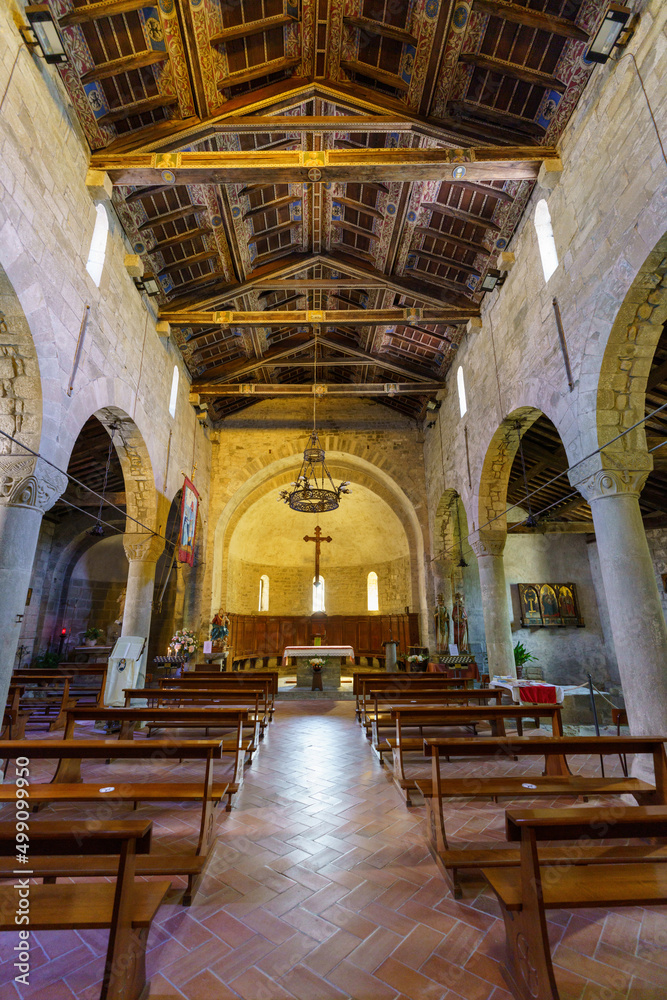 Obraz premium Medieval church of Saints Cornelio and Cipriano at Codiponte, Tuscany, interior