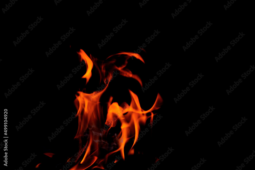 Obraz premium Close up burning flames on black background for graphic design or wallpaper