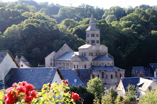 La basilique d'Orcival au coeur de l'Auvergne photo