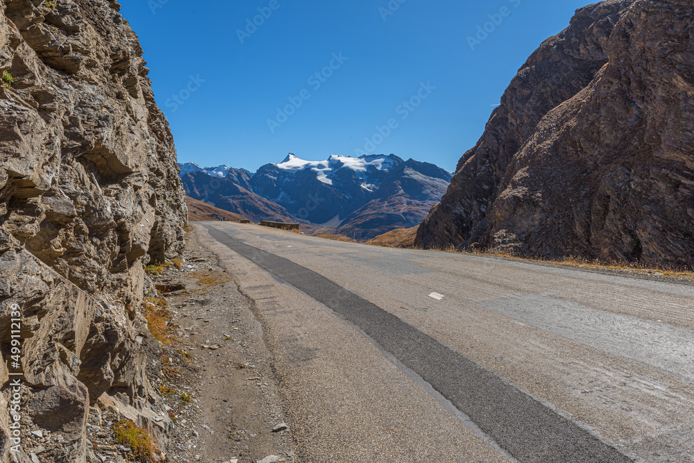 Fototapeta premium mountain pass road alps col de l'iseran