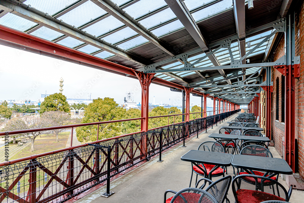 Fototapeta premium 初春の横浜赤レンガ倉庫 バルコニー 神奈川県横浜市 Yokohama Red Brick Warehouse in early spring. balcony. Kanagawa-ken Yokohama city.