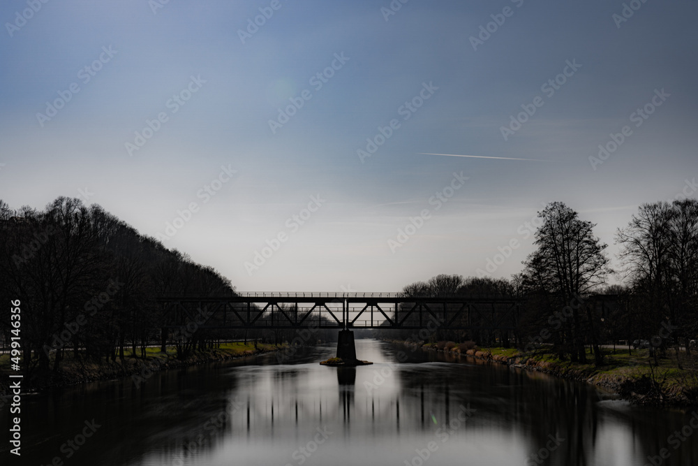 Übergang einer Bahnbrücke Übergang einer Bahnbrücke