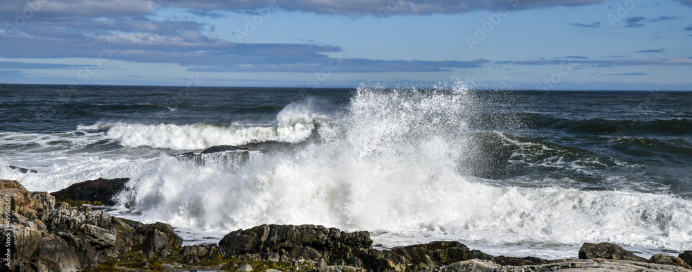 Ocean waves crashing against the rocks on the ocean shore Ocean waves crashing against the rocks on the ocean shore