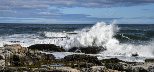 Ocean waves crashing against the rocks on the ocean shore
