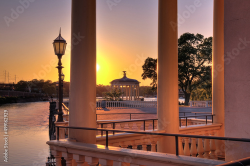 Sunset on the pavillions and gazebo's at the waterworks on the Schuykill river in Philadelphia © Jorge Moro