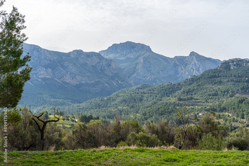 The emblematic Sierra de Bernia, surrounded by Mediterranean nature, on a spring morning. 