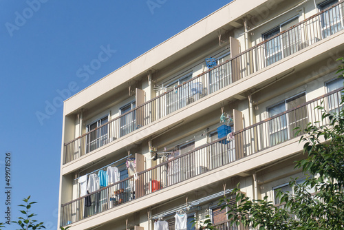 ベランダ　洗濯物　集合住宅　