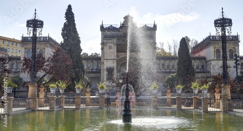 Parc et jardin de María Luisa et place d'Espagne à Séville en Andalousie, Espagne	 photo