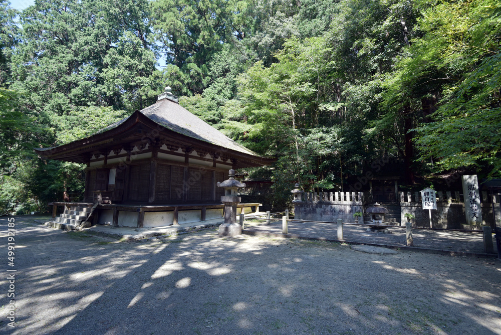 観心寺　開山堂と楠木正成首塚　大阪府河内長野市寺元