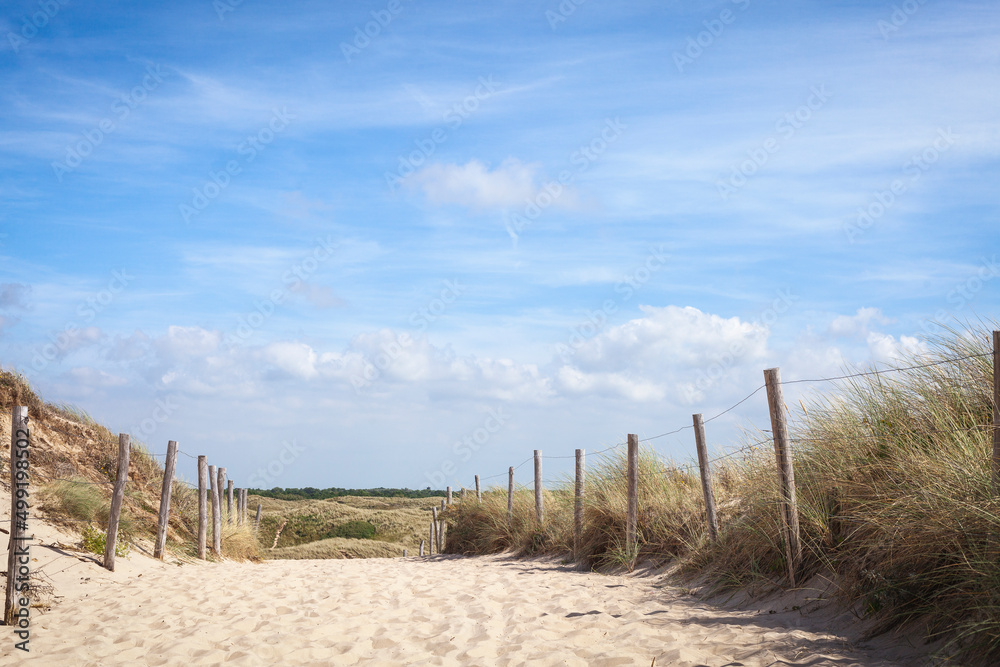 Auf dem Weg zum Strand in Holland Auf dem Weg zum Strand in Holland