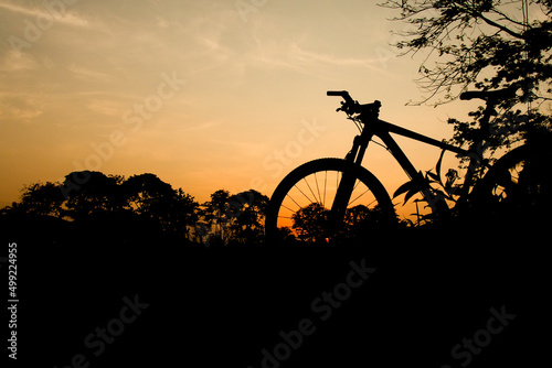 Silhouette of a mountain bike in the evening. fitness and adventure ideas