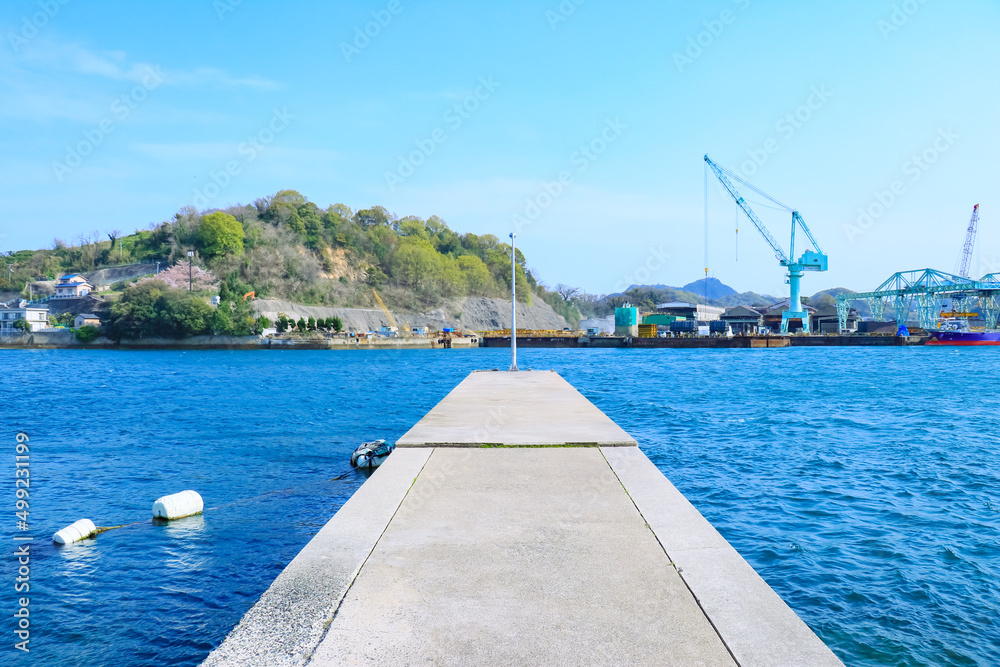 Obraz premium 尾道水道の防波堤 瀬戸内海の撮影スポット