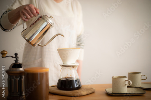 コーヒーを淹れる photo