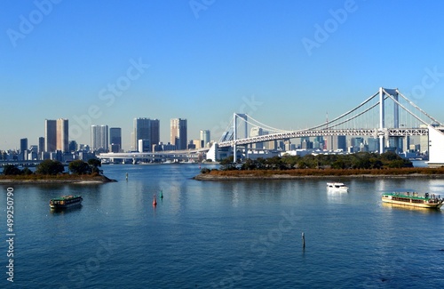 東京お台場からレインボーブリッジが見える風景 © photolife95