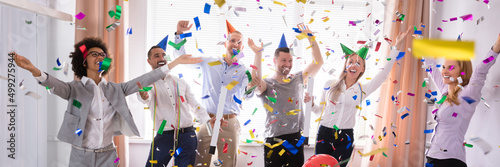 Canvastavla Excited Businesspeople Having Fun Raising Their Arms
