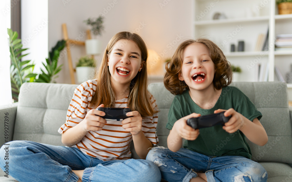 Obraz premium Children playing video games