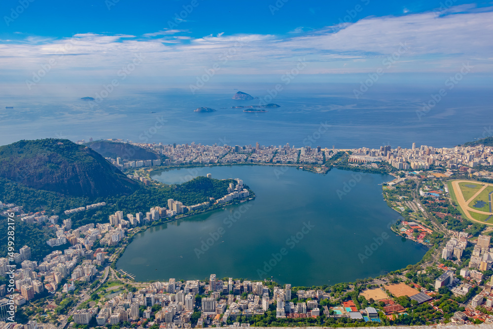 Blick auf Rio de Janeiro von der Christusstatue am Berg Corcovado in Brasilien