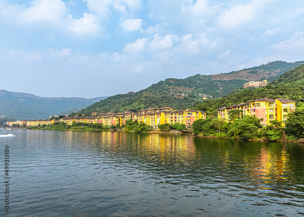Obraz premium A Lake Side view of Lavasa City