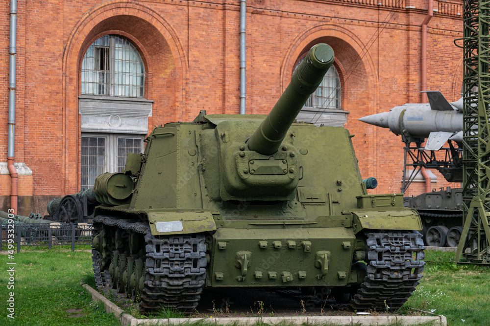 ISU-122 (Object 242) - Soviet heavy self-propelled artillery during the WWII