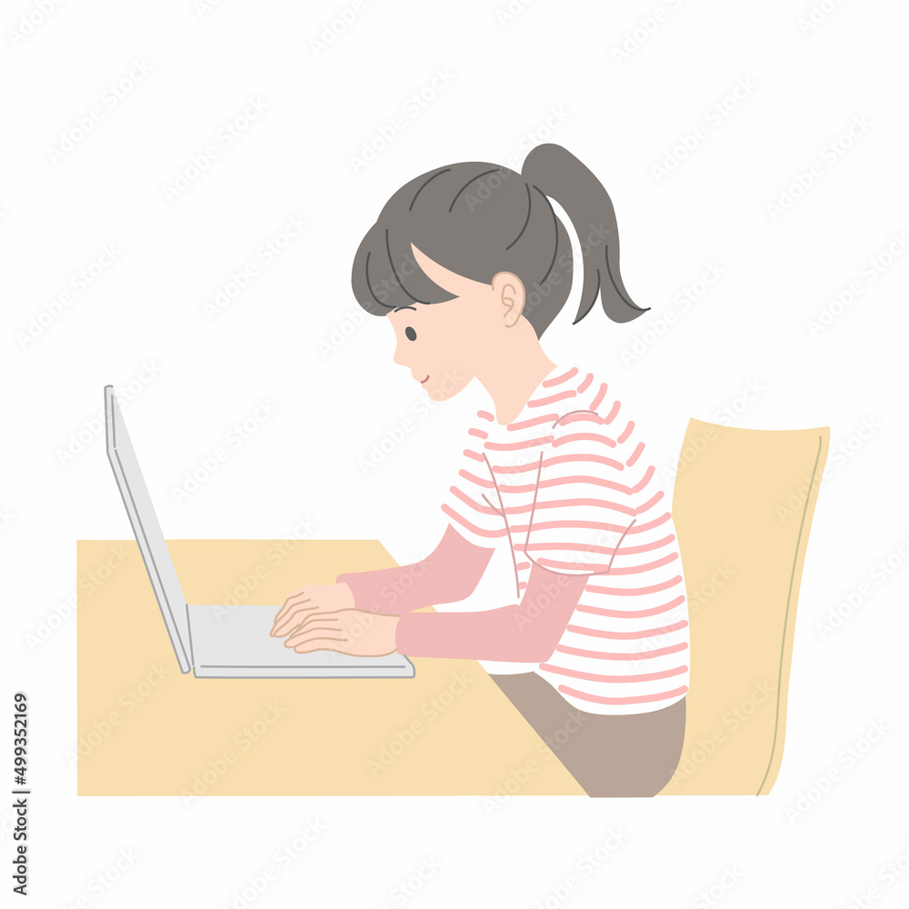 ノートパソコンを操作する女子生徒