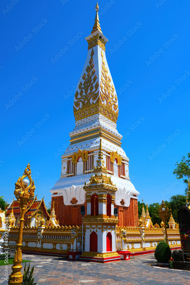 Fototapeta premium Phra That Phanom pagoda with blue sky in Wat Phra That Phanom temple, is an important landmark and major tourists attraction of Nakhon Phanom Province. 