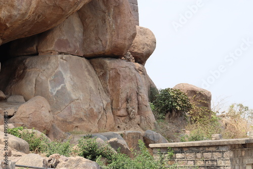 Photo rock walls of Golconda fort