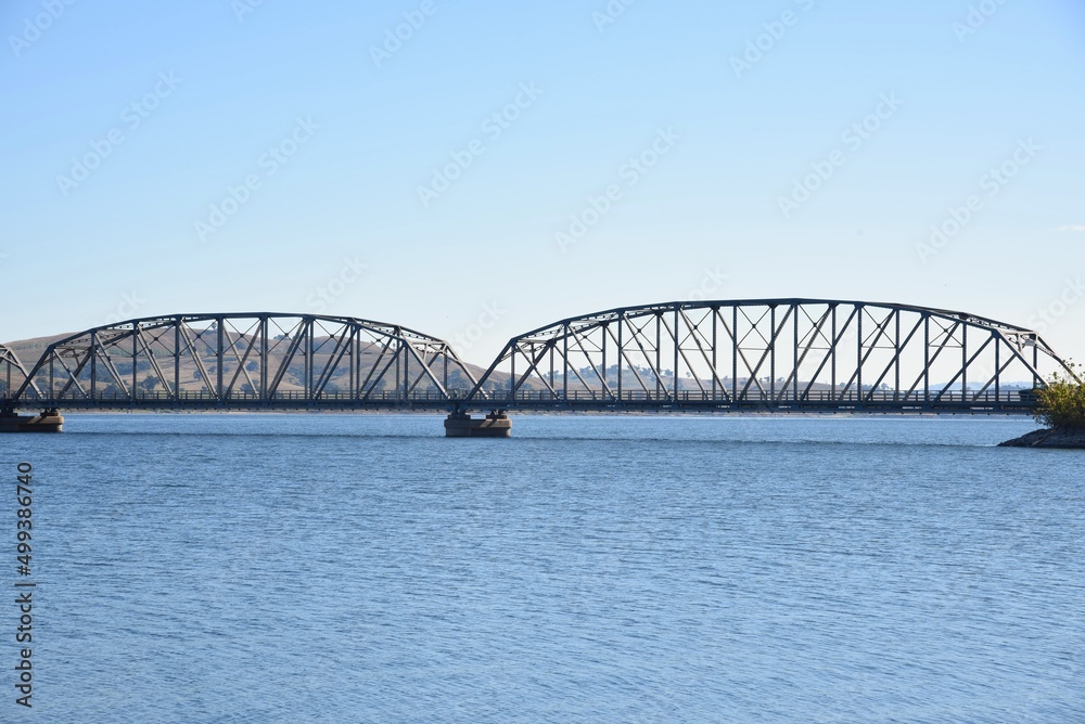 Obraz premium The Bethanga or BellBridge Bridge is a steel truss road bridge that carries the Riverina Highway across Lake Hume, an artificial lake on the Murray River in Australia.