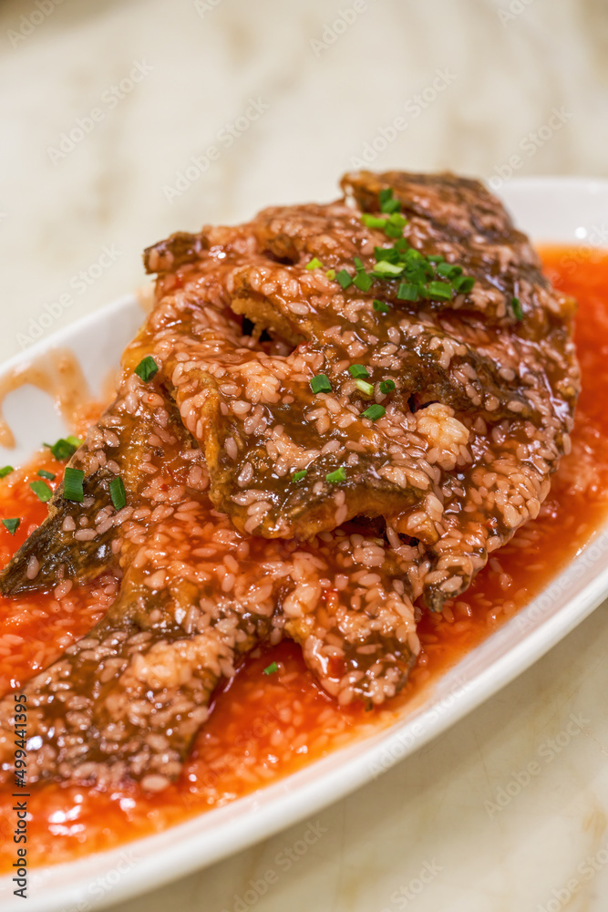 A crispy, sweet and sour Guangxi dish, sweet and sour sweet wine fish A crispy, sweet and sour Guangxi dish, sweet and sour sweet wine fish