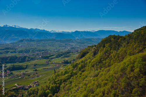 Landschaft in Südtirol rund im Eppan
