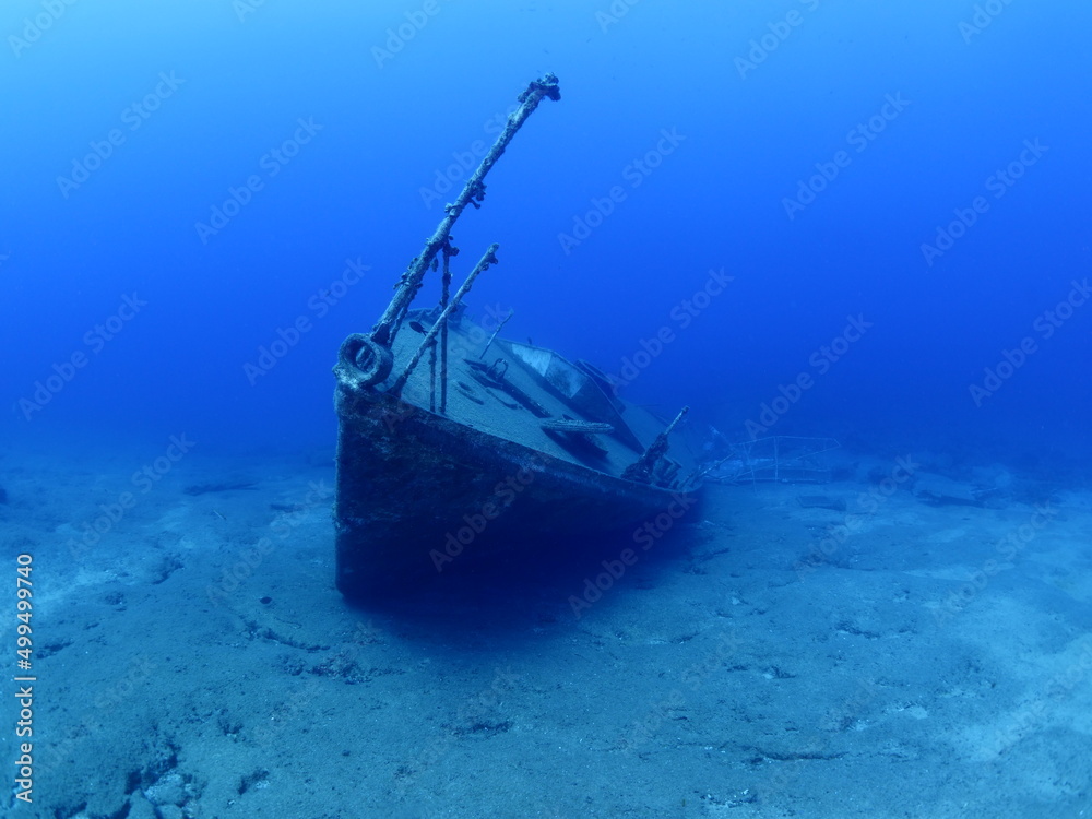 wreck underwater shipwreck on seabed sea floor standing metal on ocean floor scuba divers to see wreck underwater shipwreck on seabed sea floor standing metal on ocean floor scuba divers to see