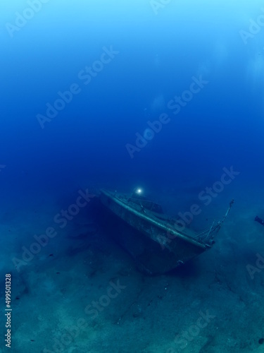   ship wreck underwater deep sea bottom metal on ocean floor scuba divers to explore © underocean