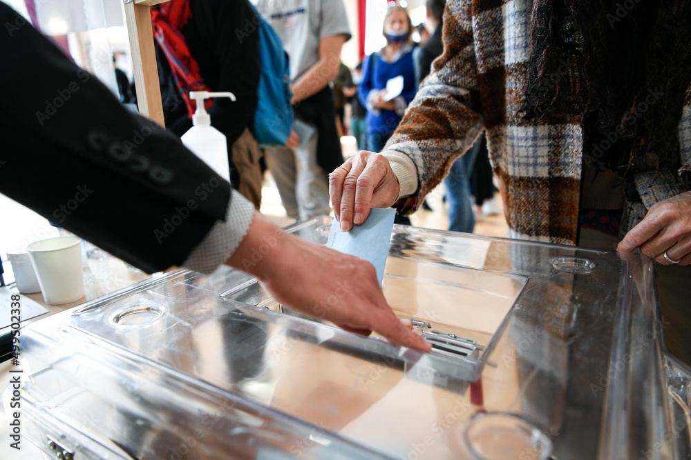Illustration picture shows a person voting with a ballot paper in its envelope just before being placed in the ballot box - obrazy, fototapety, plakaty 