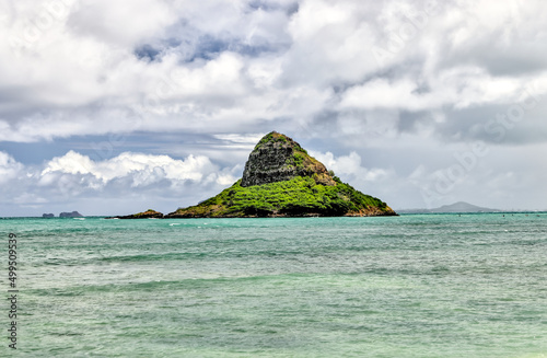 Mokoliʻi Island off the shores of Oahu © Torval Mork