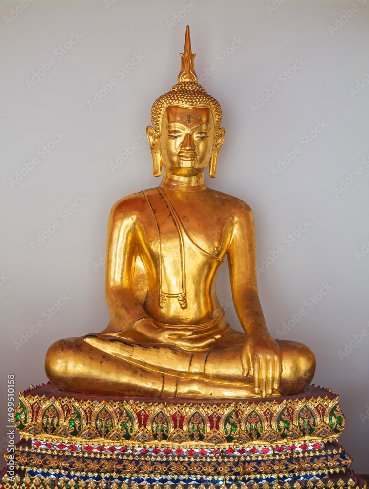 Golden Buddha statue at Wat Pho, Bangkok, Thailand Golden Buddha statue at Wat Pho, Bangkok, Thailand