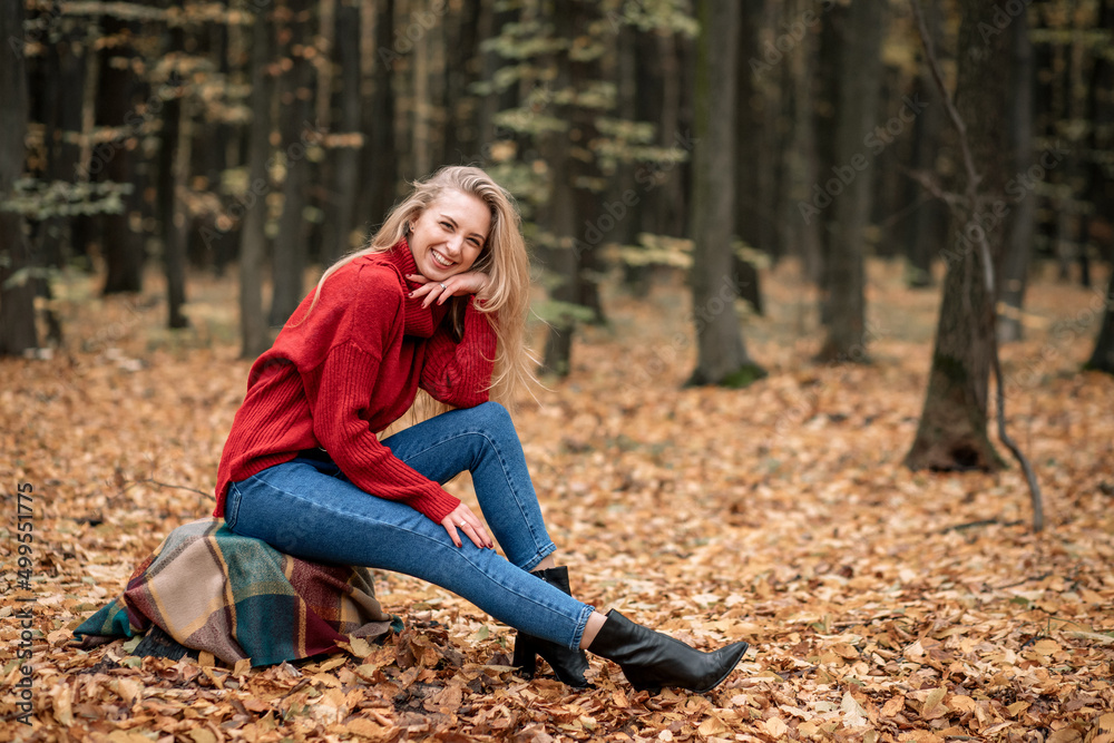 Obraz premium Beautiful girl, girl in a coat, girl in the woods