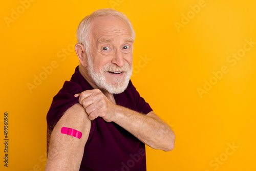 Konstfotografi Profile side photo of senior man vaccinated antibody campaign covid-19 preventio