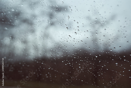 Raindrops on window glass with blur background © RA_fotografia