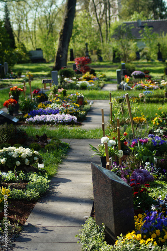 Blumen auf dem Altstadtfriedhof in Mülheim an der Ruhr