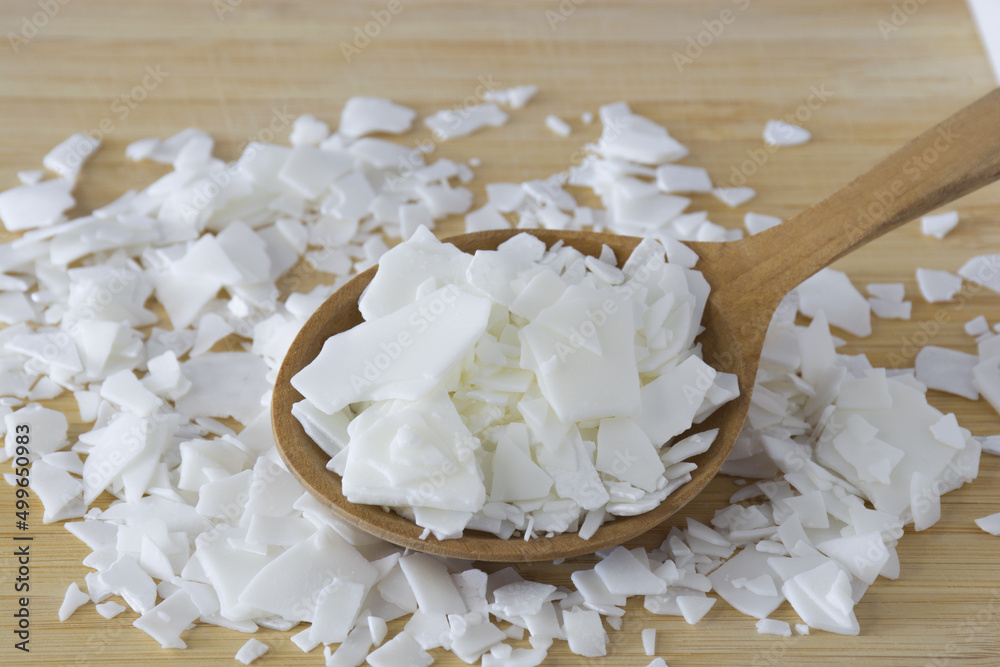 Close up of white soy wax flakes for candle making. Light texture of soy  wax flakes. Ingredient for homemade candles. Ecological lifestyle Stock  Photo