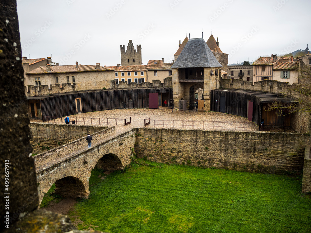 entrada y puente del castillo de Carcassonne 