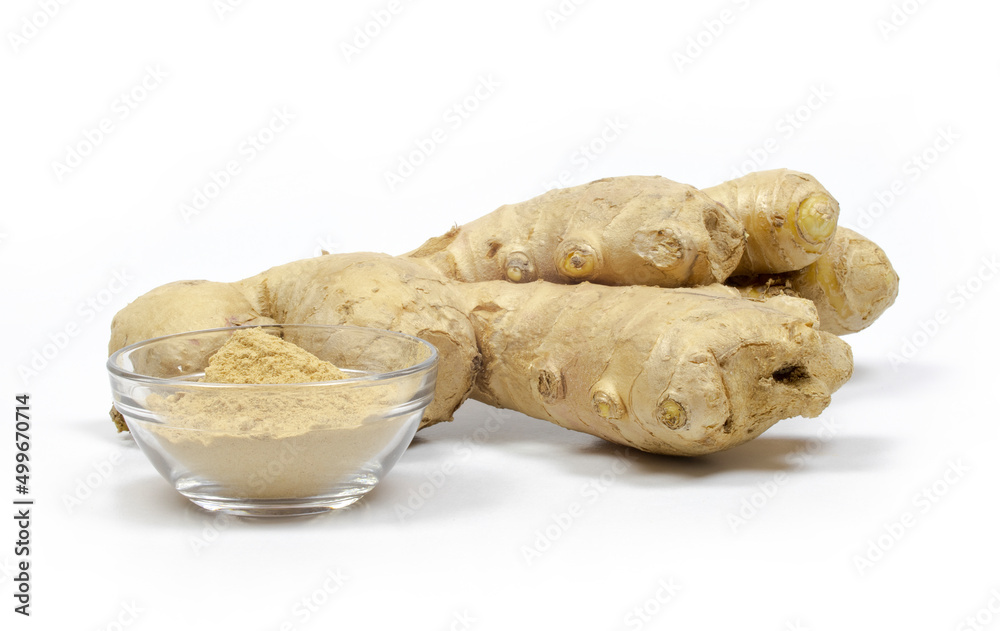 Fototapeta premium ginger root and powder in a glass bowl isolated on white background