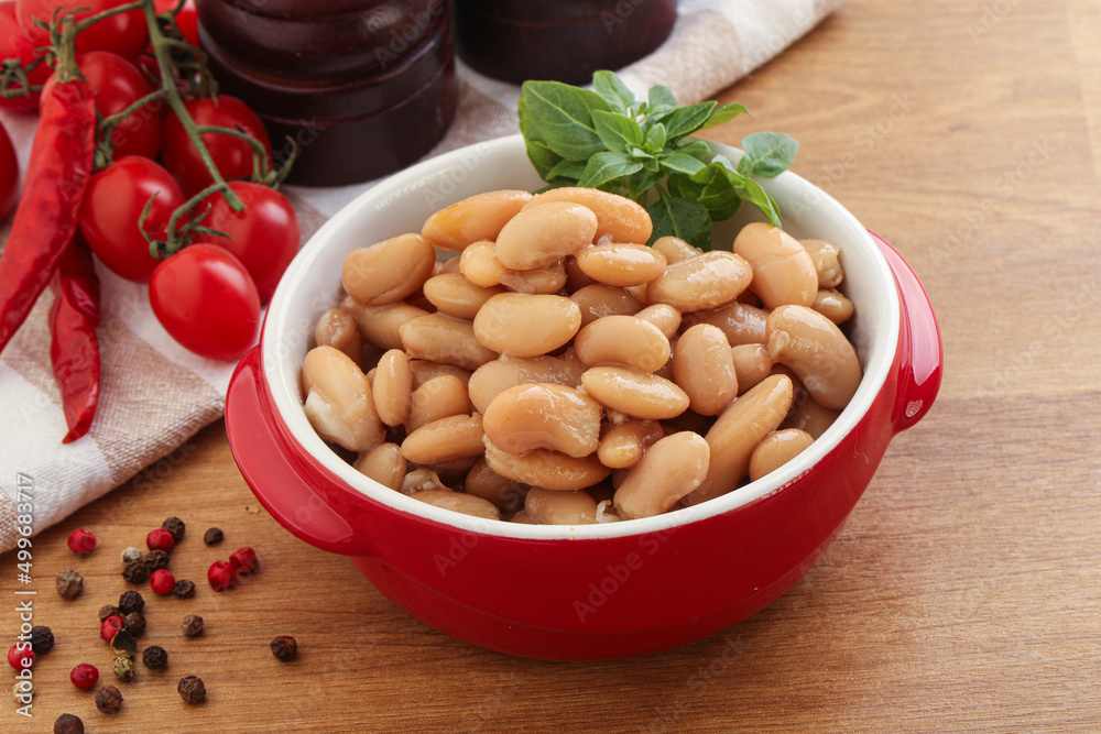 Whinte canned kidney beans in the bowl Whinte canned kidney beans in the bowl
