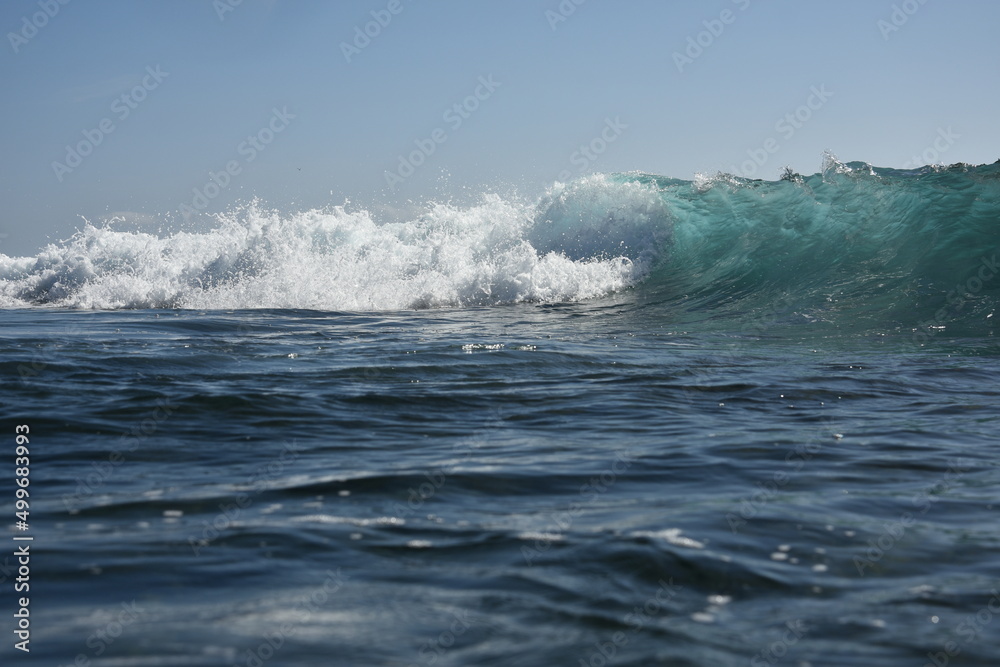 Fototapeta premium the waves seen from within and from below