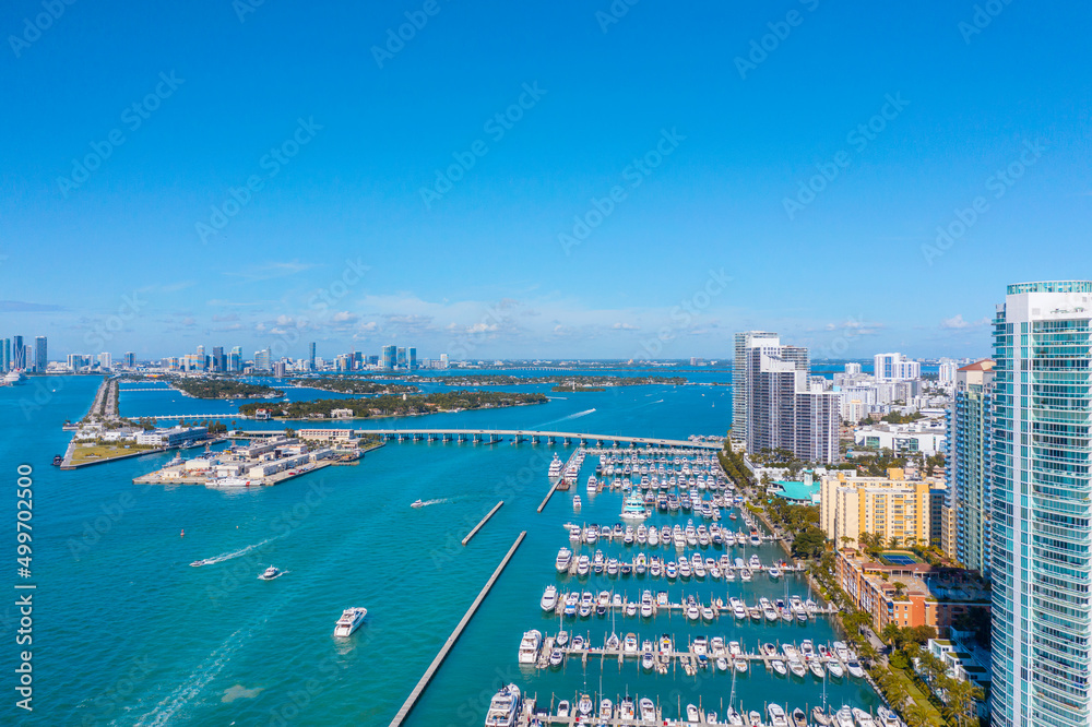 Obraz premium View of the Miami Beach marina in Florida