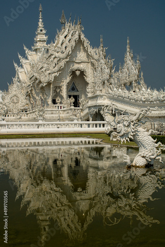 O reflexo do dragão no lago do templo Branco © Marcella Eugênio