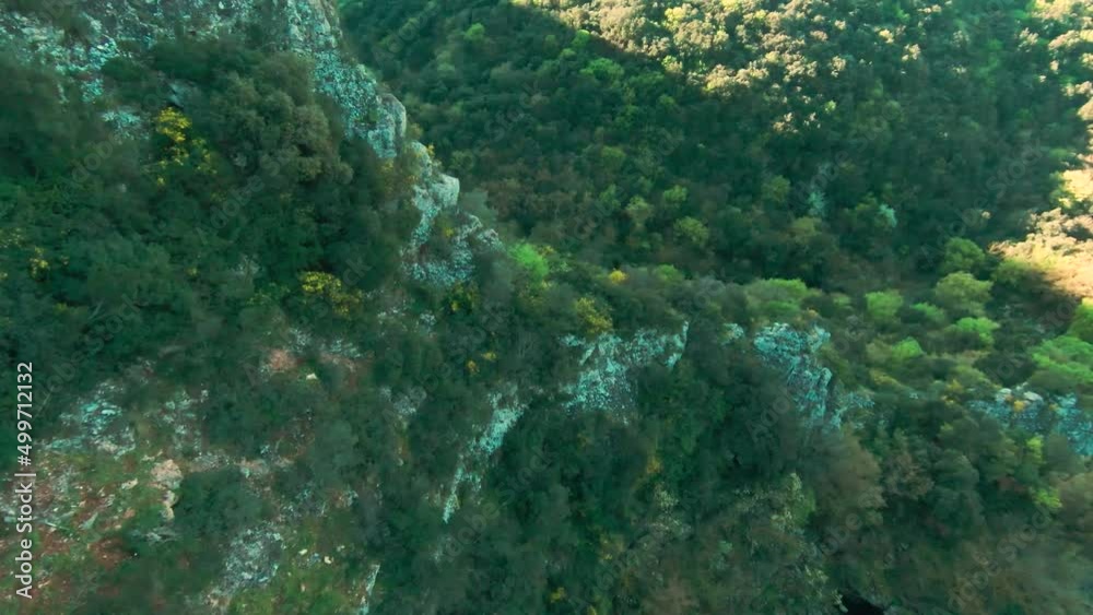 Fpv video in the Laterza ravine, canyon
Fpv video in the Laterza ravine, canyon