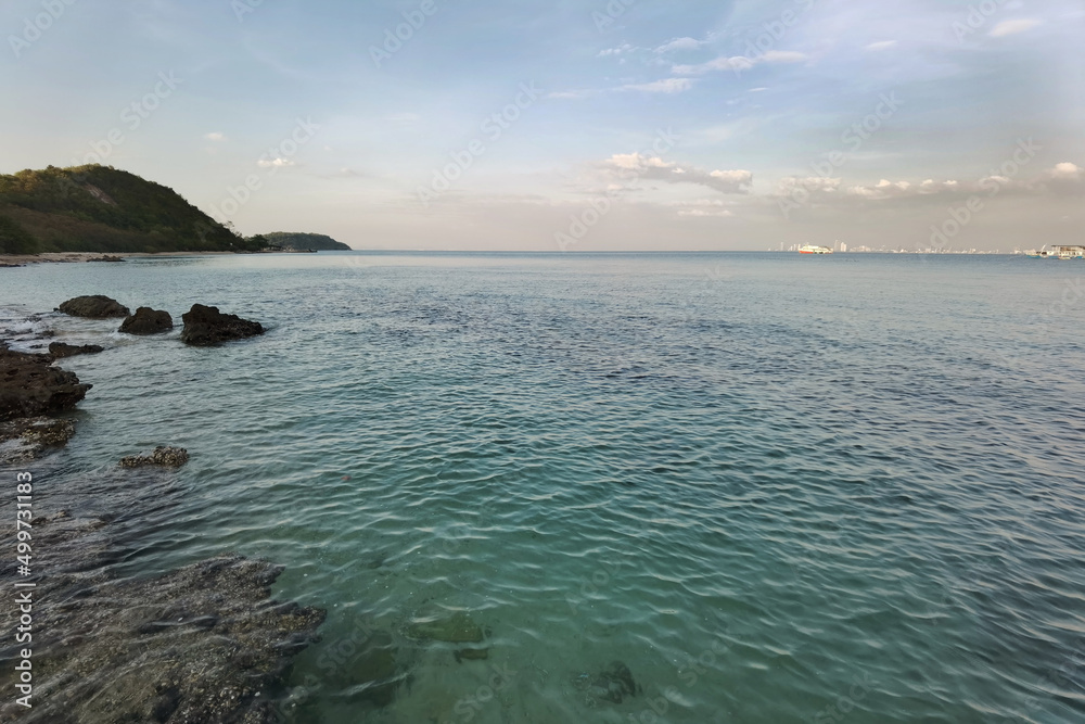 Fototapeta premium tropical beach and blue sky in nature 